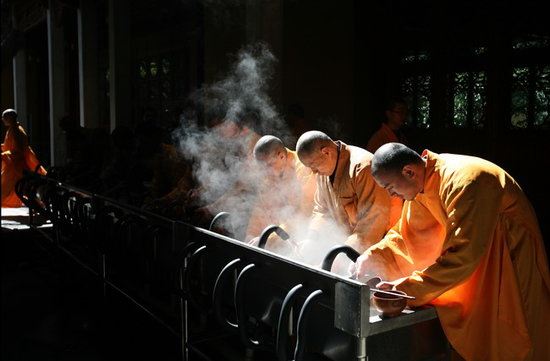 曹县佛海寺超度亡灵,寺庙超度亡灵现象频现